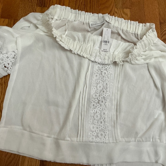 Women’s White Lace Detail Top - Picture 3 of 4